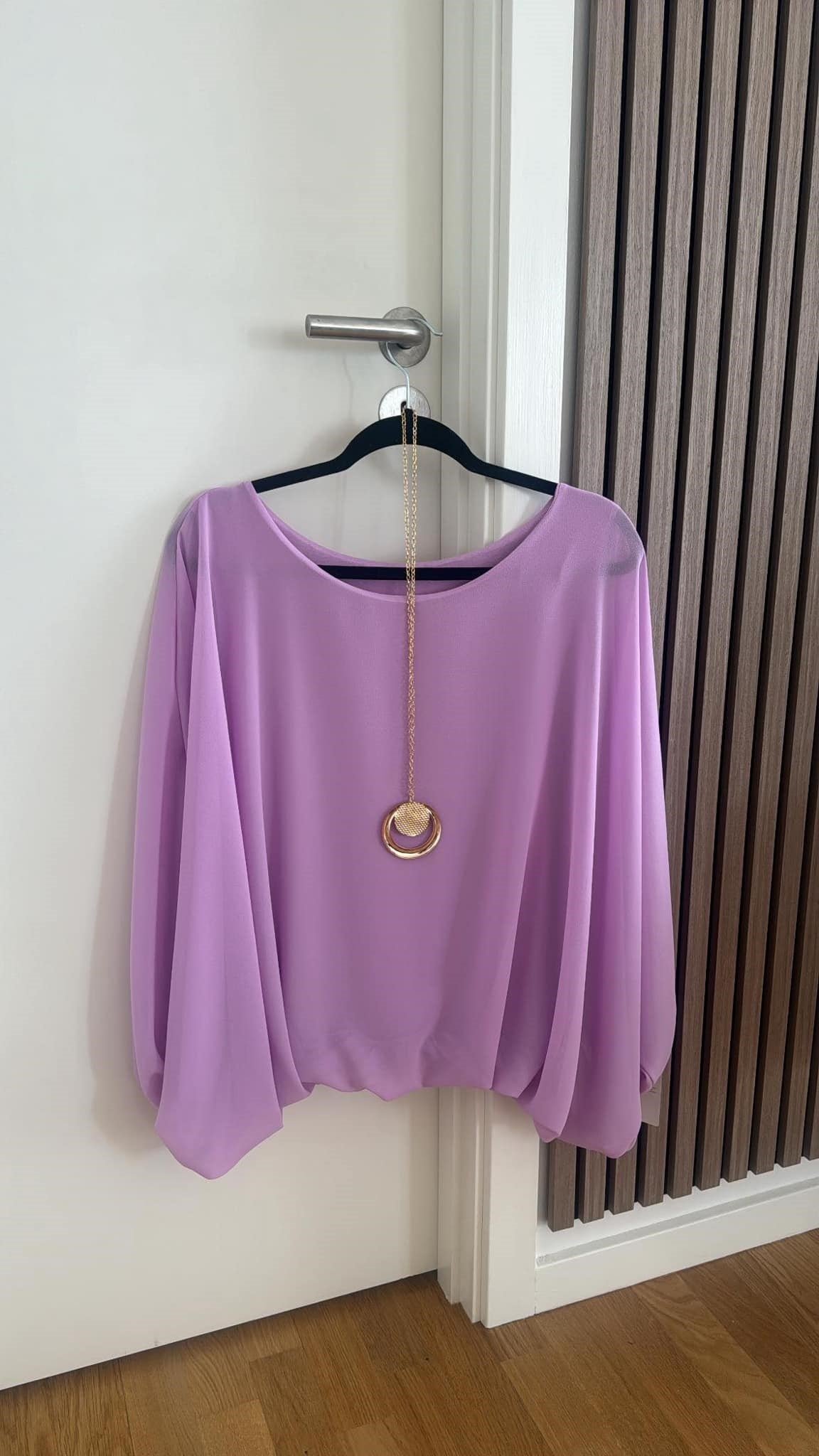 Løs chiffonbluse med balloneffekt – perfekt til efteråret, fås i flere farver