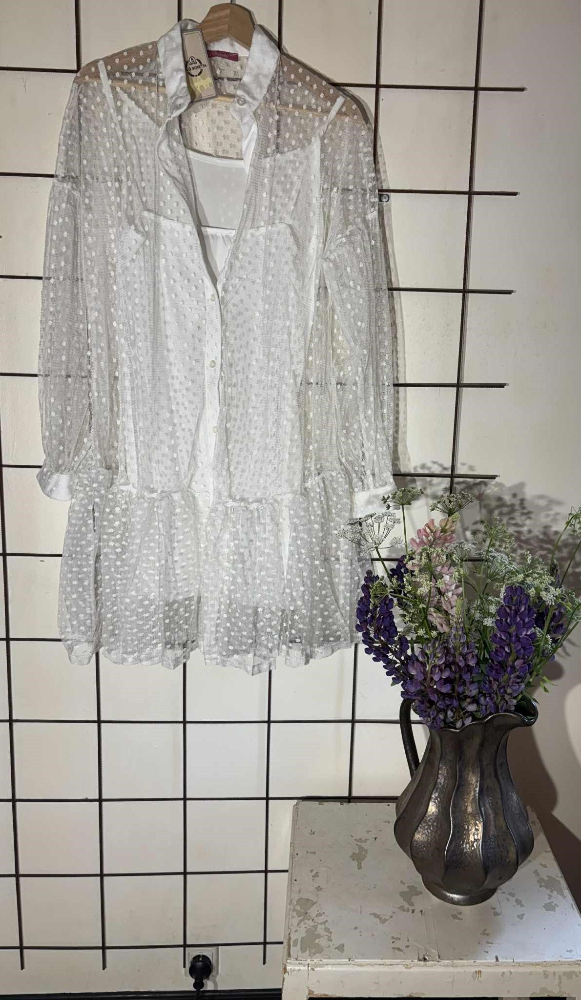 Prikket tylkjole med underkjole – romantisk look til ferie & efterår