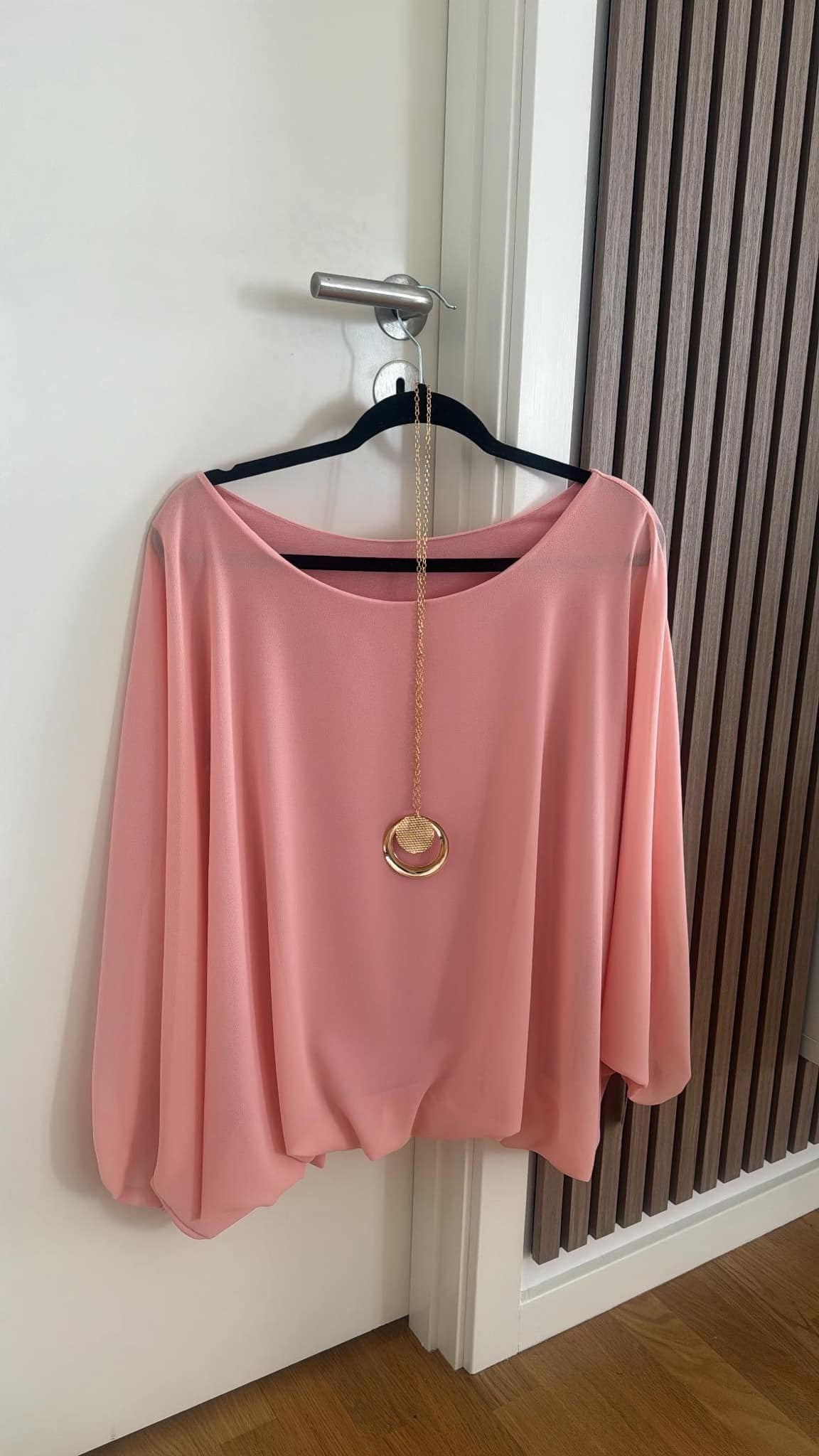 Løs chiffonbluse med balloneffekt – perfekt til efteråret, fås i flere farver