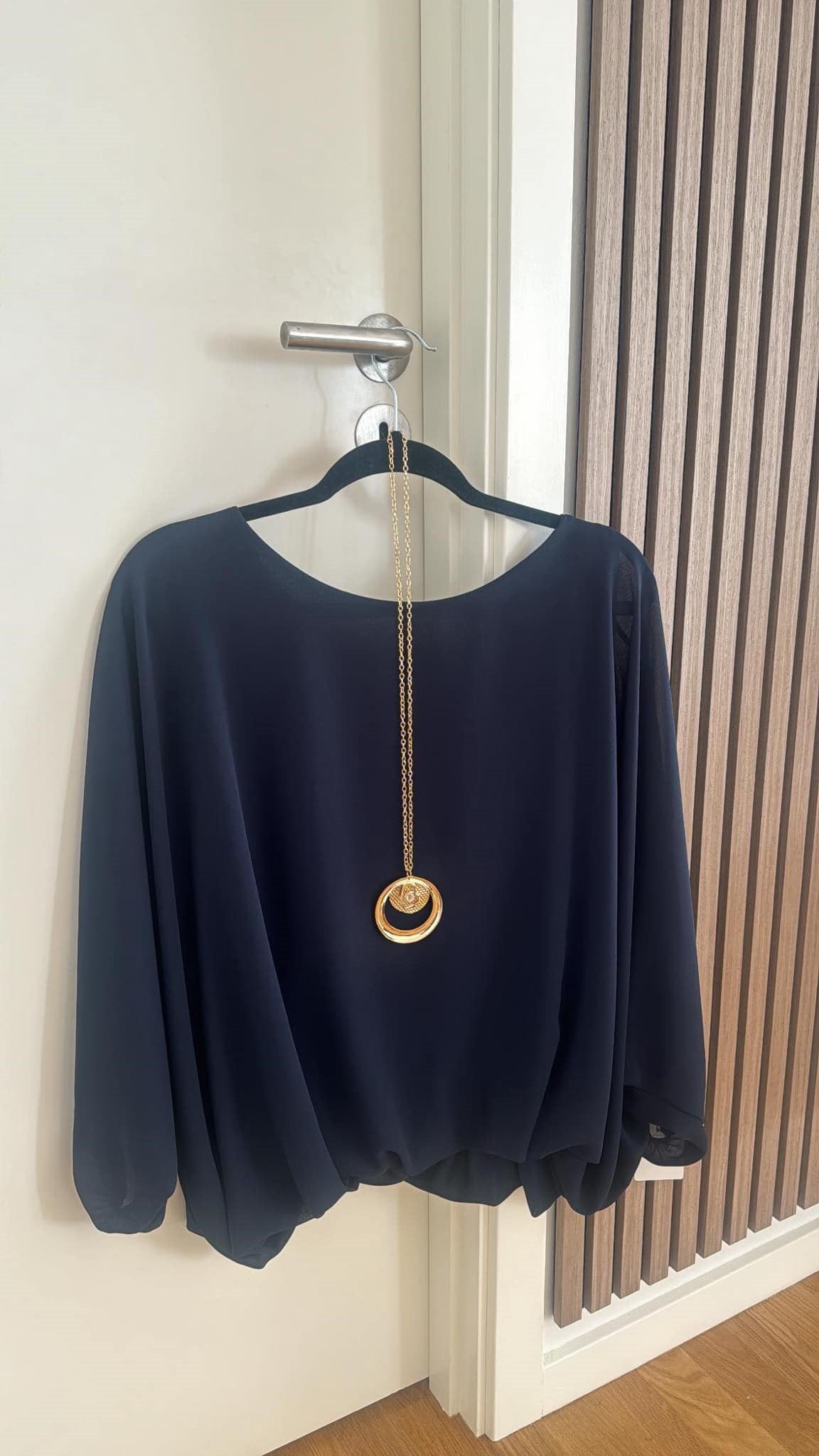 Løs chiffonbluse med balloneffekt – perfekt til efteråret, fås i flere farver