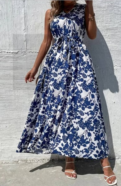 Maxikjole med blå blomsterprint – luftig elegance til ferie & efterår