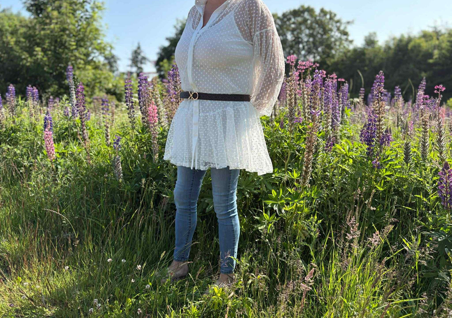 Prikket tylkjole med underkjole – romantisk look til ferie & efterår