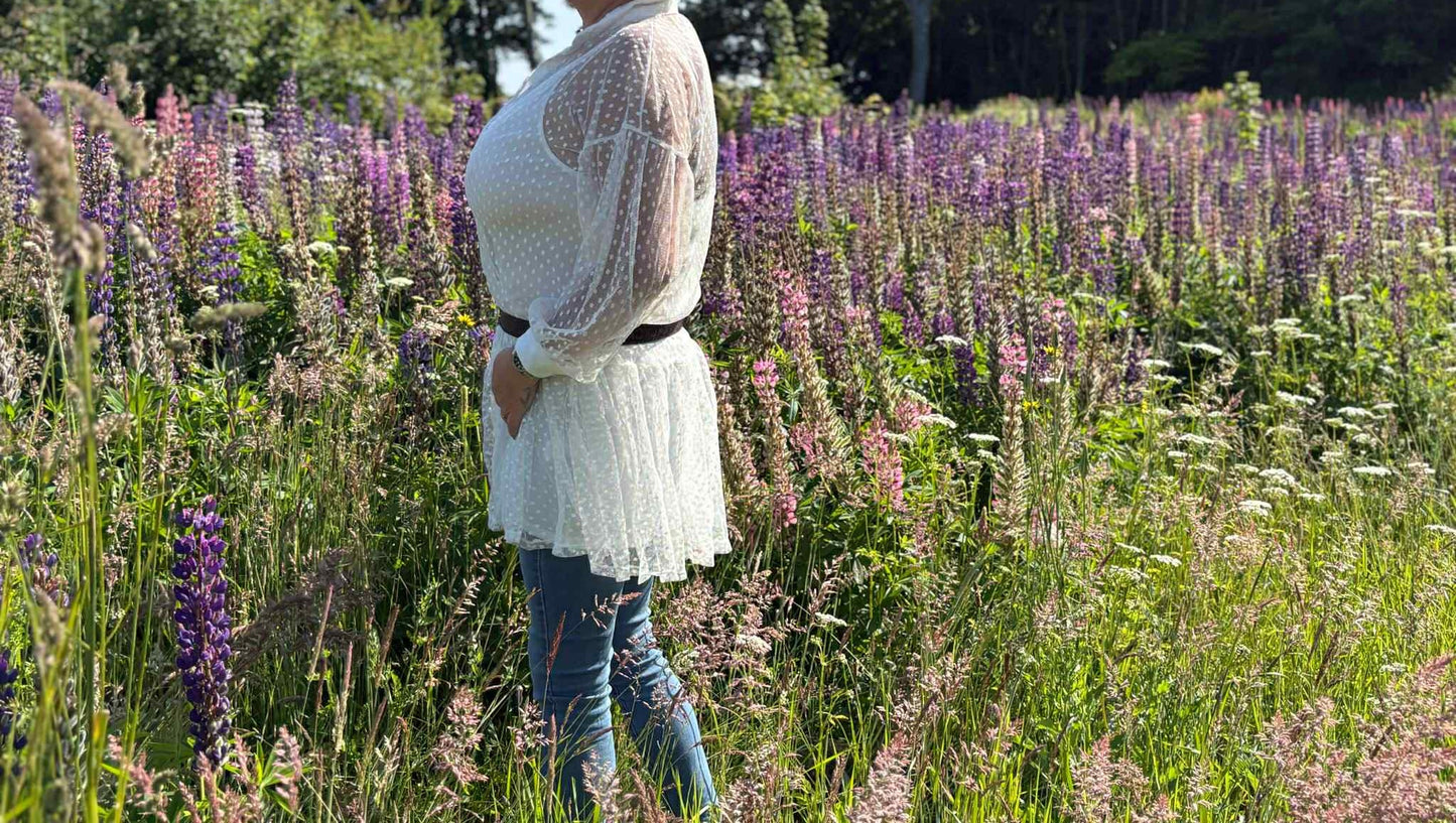 Prikket tylkjole med underkjole – romantisk look til ferie & efterår