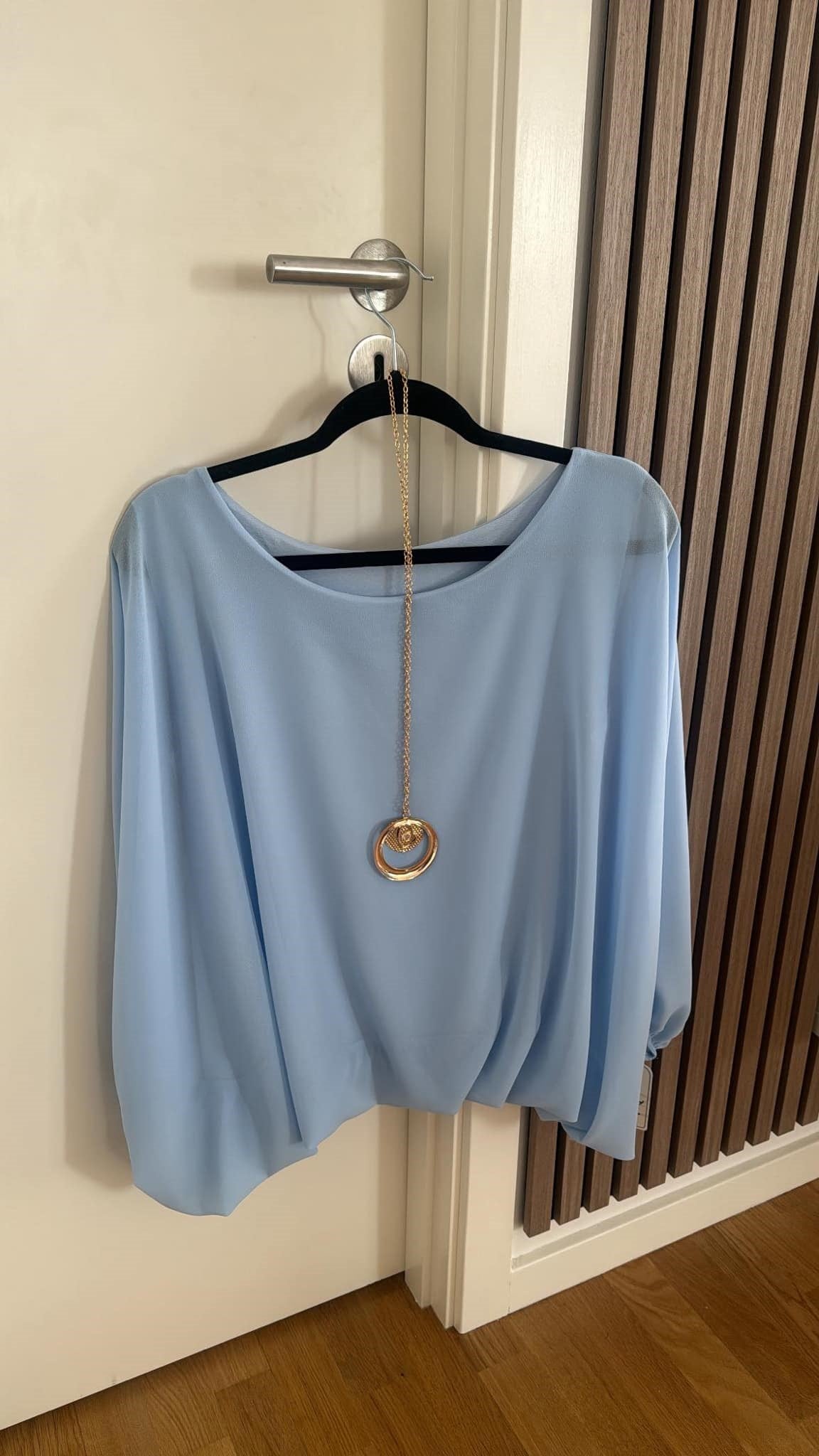 Løs chiffonbluse med balloneffekt – perfekt til efteråret, fås i flere farver